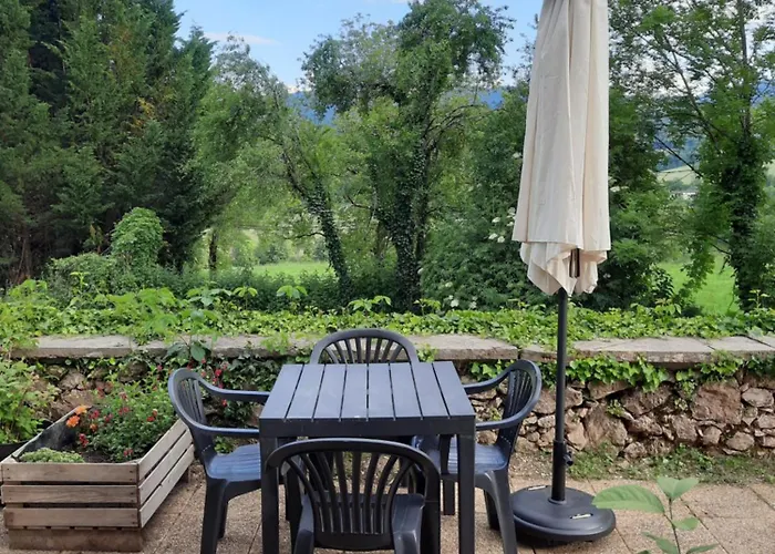 Chez Line Et Pierre: Spacieux, Lumineux Et Equipe Apartment La Bastide-de-Serou